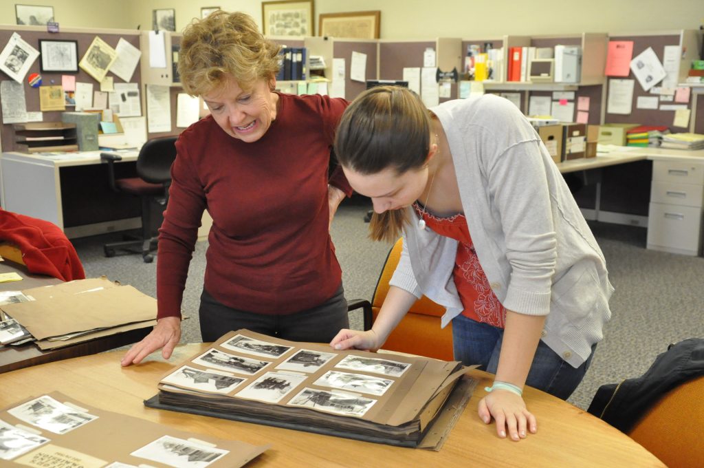 Anna Romskog and Rita Yeada, at work in the city archives, april 18, 2014